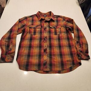 Sherpa Batsa mens long sleeved button down shirt. Size L